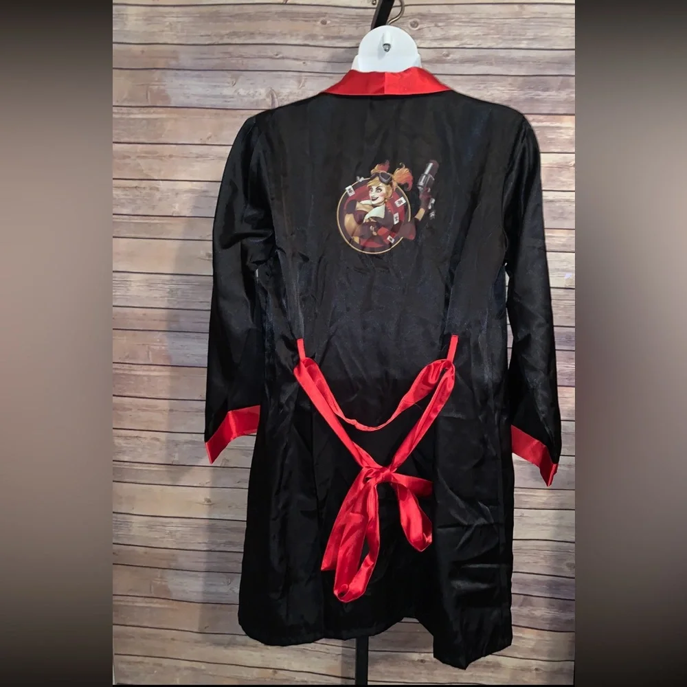DC Comics Bombshells Women's Robe - Size OS - Picture 4 of 11